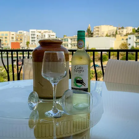 Апартаменты Charming 2br With Large Terrace And Valley Views St Julians